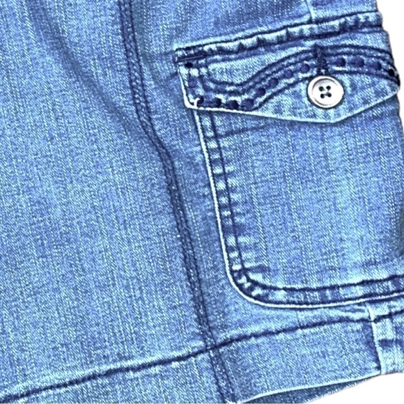 LEE ladies denim shorts, size 8P, comfort stretch waist, embroidered detail - Picture 2 of 6